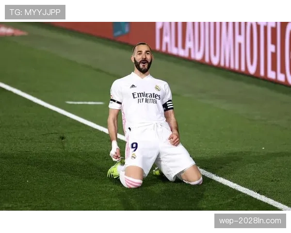 吉鲁与本泽马：支点中锋与回撤型前锋的终结模式差异