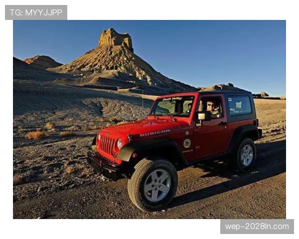 刚刷到阿尔瓦雷斯去菜市场，手里菜篮子，旁边三台豪车像走红毯