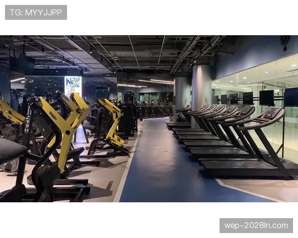 张楠这训练强度，凌晨四点健身房打卡是认真的？