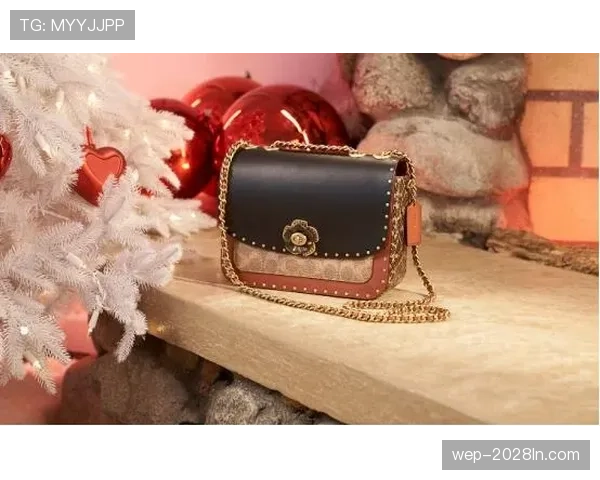 托尼娅·哈丁抱着奢侈品袋啃泡面，冲镜头笑得太灿烂，这反差我无语