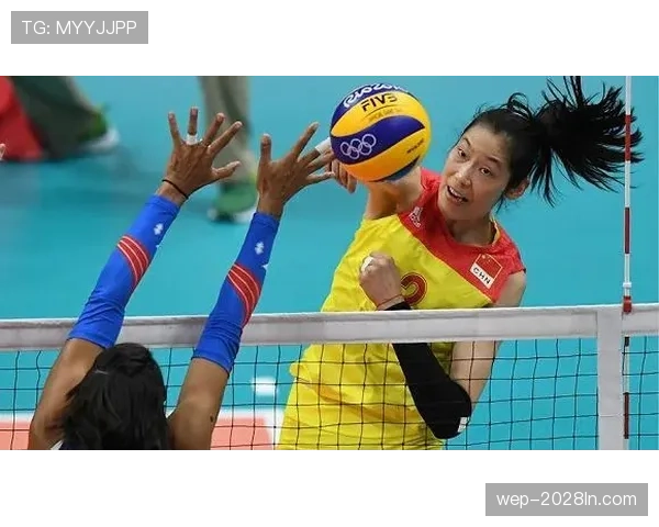 李冰洁比赛后直接换拖鞋，这架势比谁都随性啊，真不像冰上的姑娘了