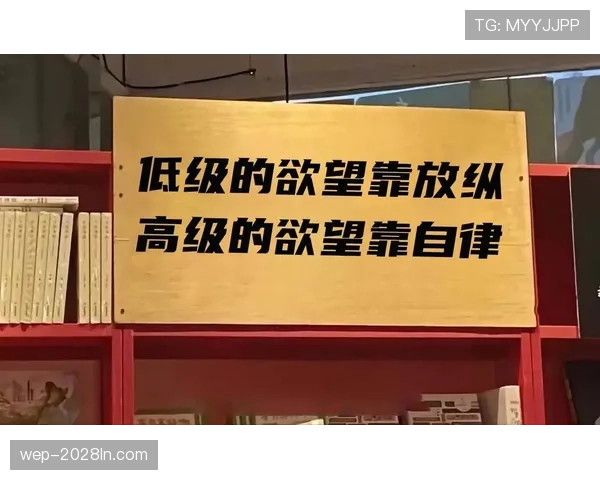 陈艺文训练完随手啃个鸡腿，这自律和放纵的切换也太真实了吧